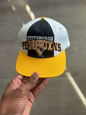 Vintage Starter Pittsburgh Penguins Black, White & Yellow Snapback Hat
